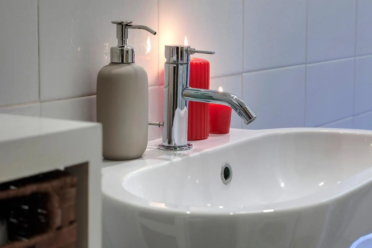 Diciotto Apartment By Mamo Florens